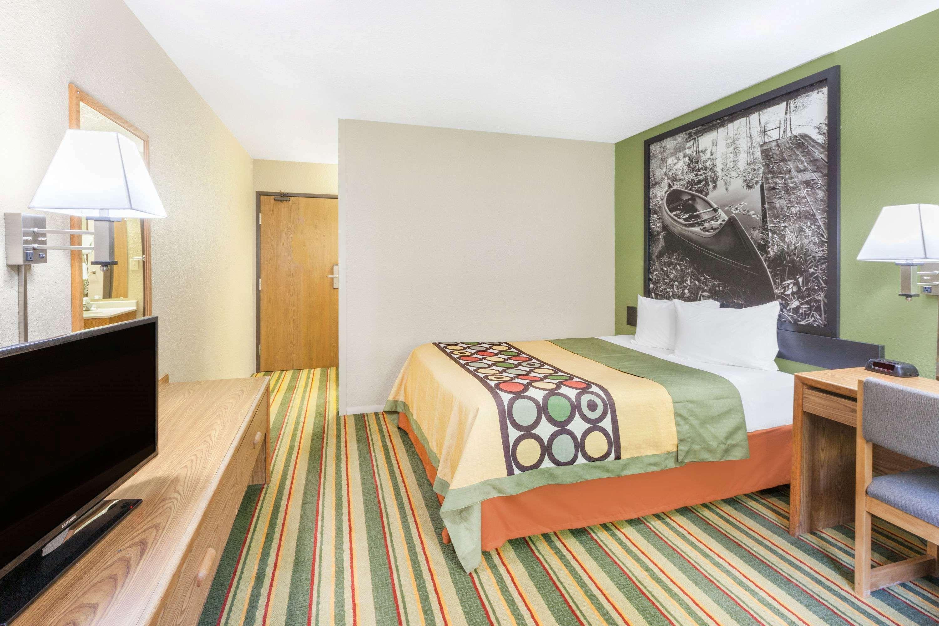 Hotel Super 8 By Wyndham Grayling Exterior foto