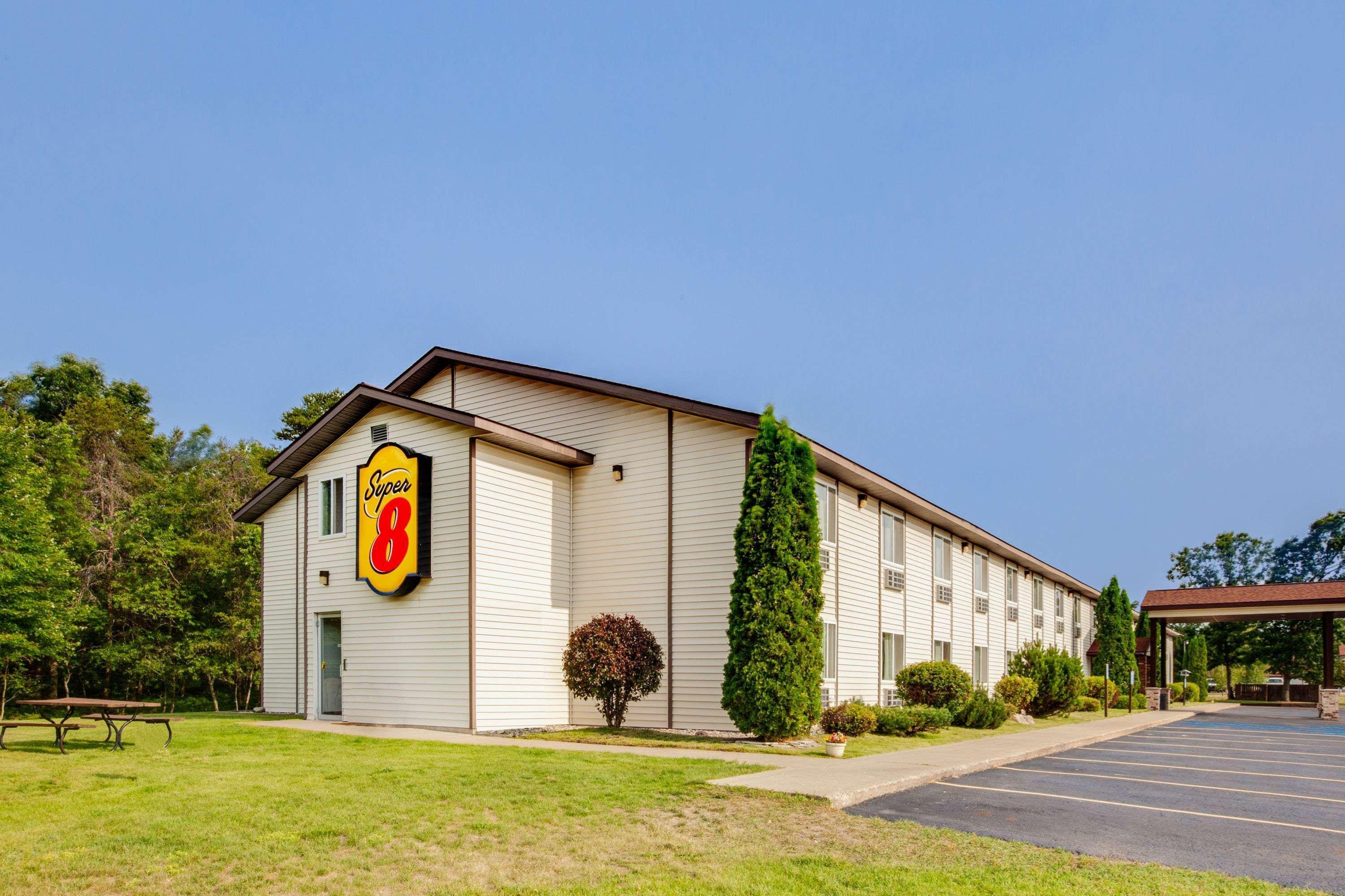 Hotel Super 8 By Wyndham Grayling Exterior foto
